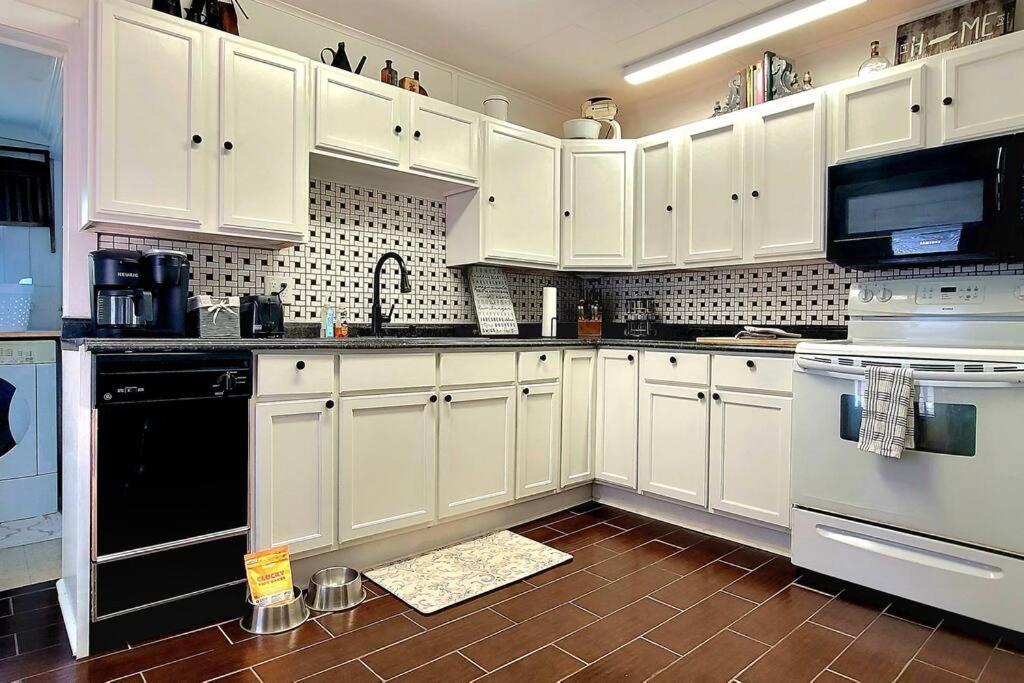 Apple Hill Bungalow, Family And Pet Friendly! بريستول المظهر الخارجي الصورة